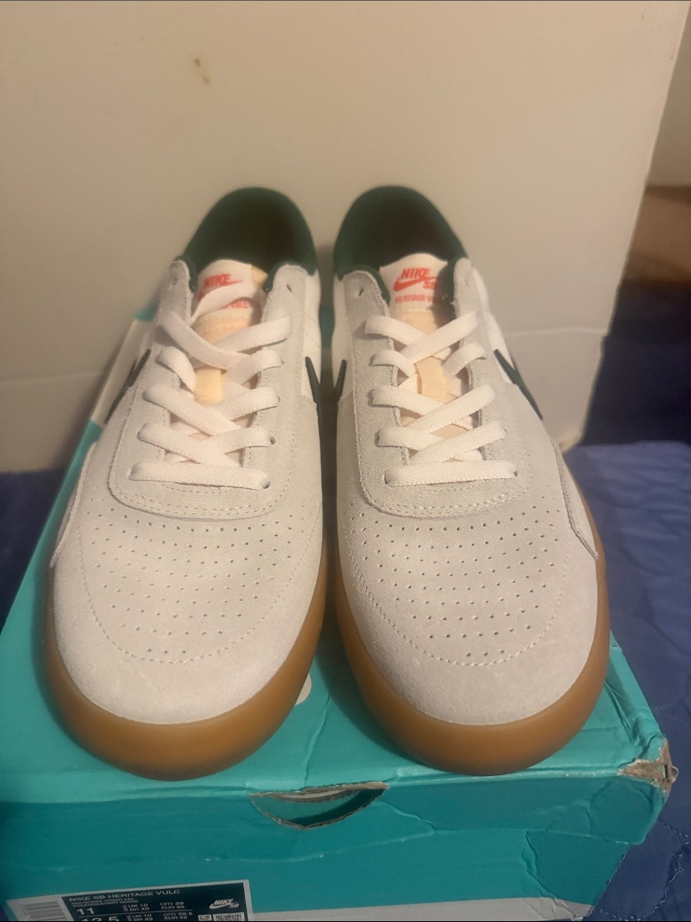 Nike Men’s White Suede Sneakers with Gum Sole and Black Swoosh NWT 11